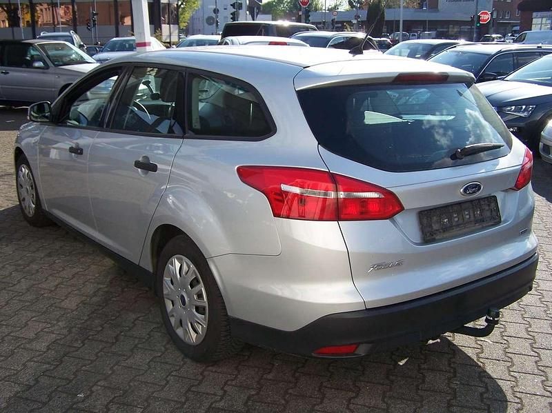 Używany Ford Focus Ambiente 101 KM (74 kW) 2016 Srebrny Kombi