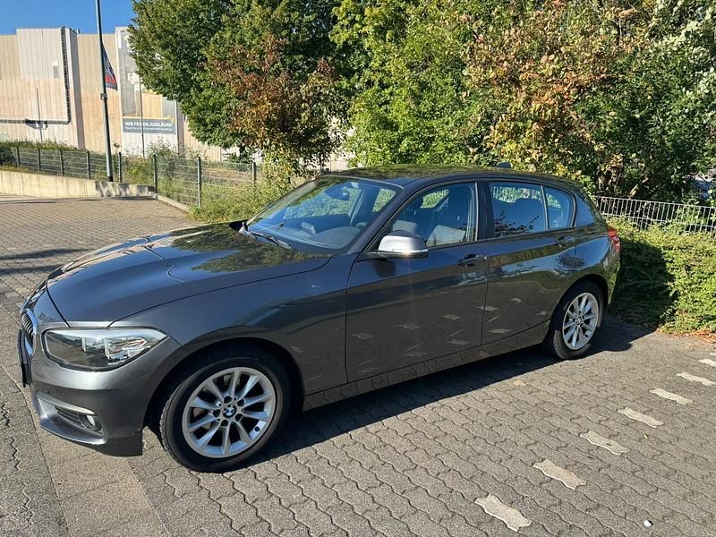 Grau Gebraucht 2016 BMW 116 Kleinwagen | 7.500 € (Guter Preis) - Bild 1/4