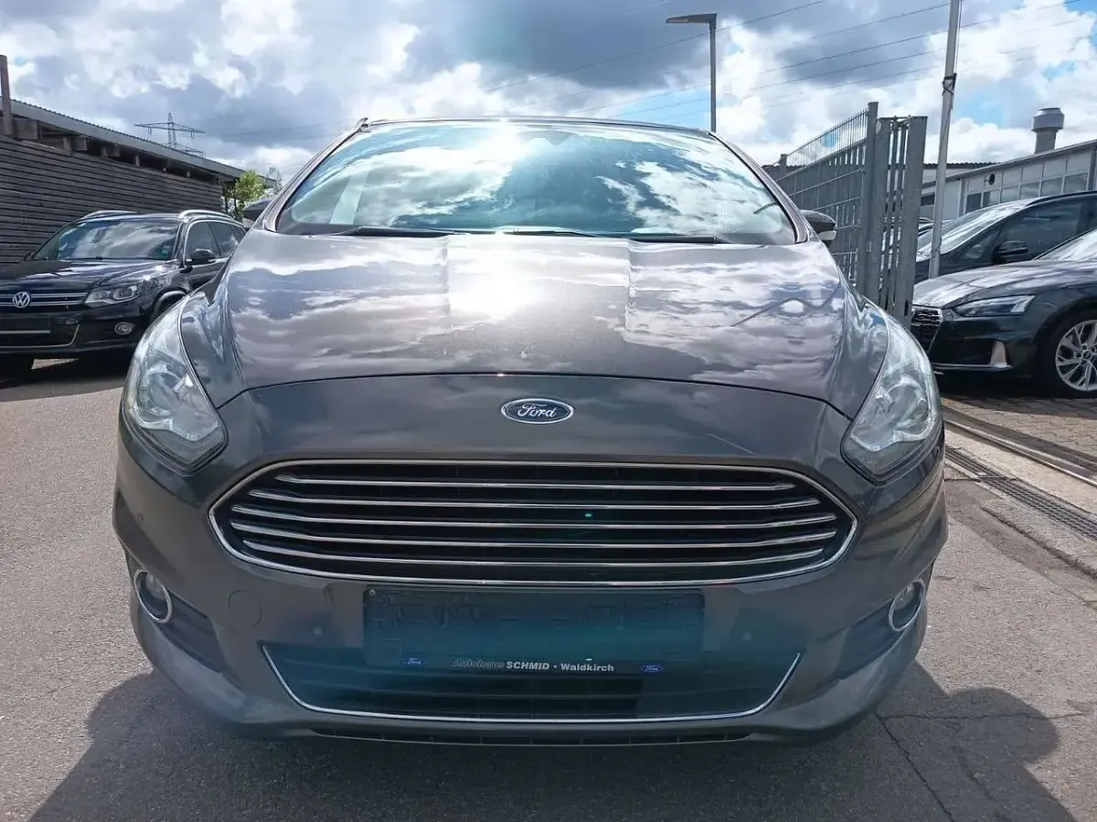Używany Ford S-MAX Titanium 209 KM (153 kW) 2016 Szary Minivan