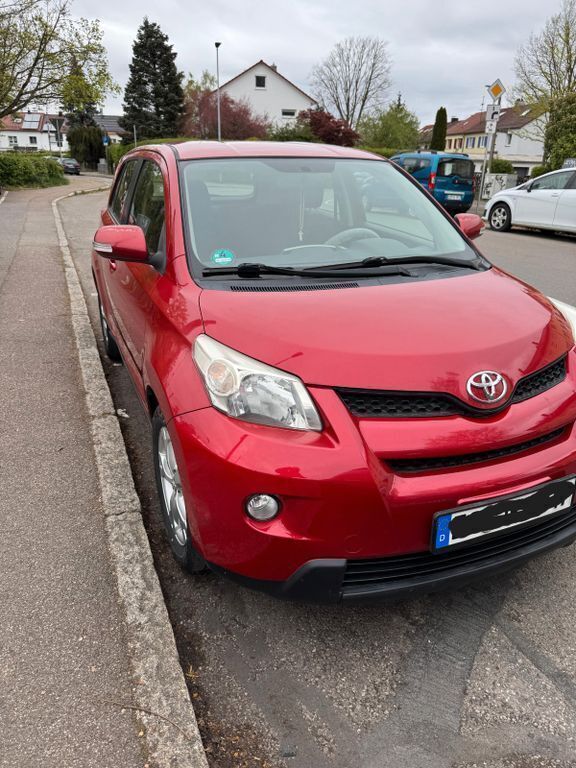 Rot Gebraucht 2009 Toyota Urban Cruiser SUV | 5.500 € (Fairer Preis) - Bild 1/4