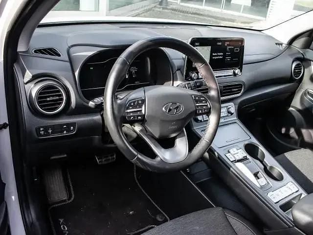Gebraucht Hyundai Kona Style 150 kW (204 PS) 2021 Weiß SUV
