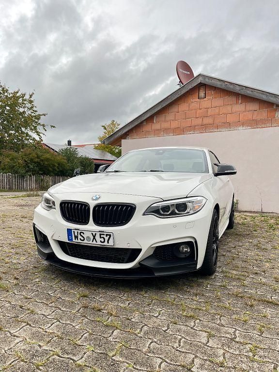 Weiß Gebraucht 2017 BMW 220 M Sport Coupé | 19.900 € (Fairer Preis) - Bild 1/4
