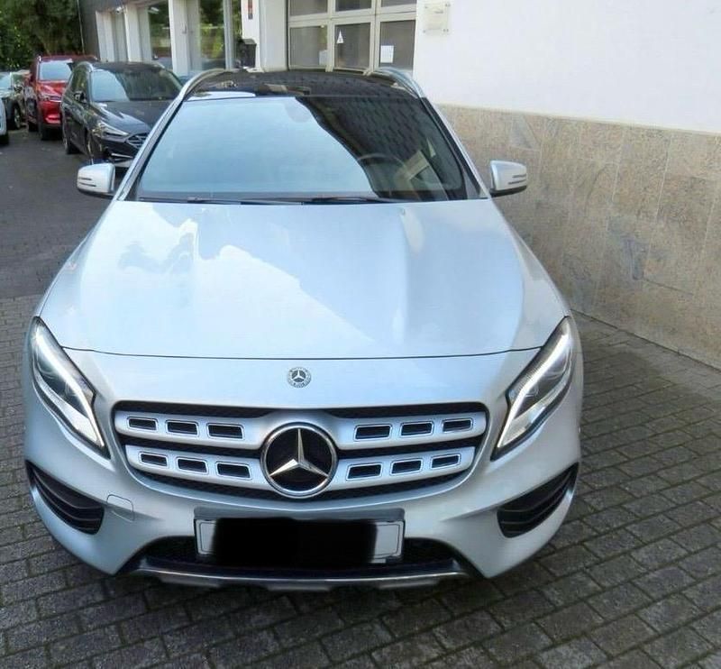Gebraucht Mercedes GLA250 AMG line 211 PS (155 kW) 2019 Silber SUV