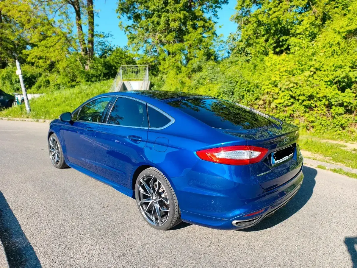 Gebraucht Ford Mondeo Titanium 241 PS (177 kW) 2015 Blau Limousine