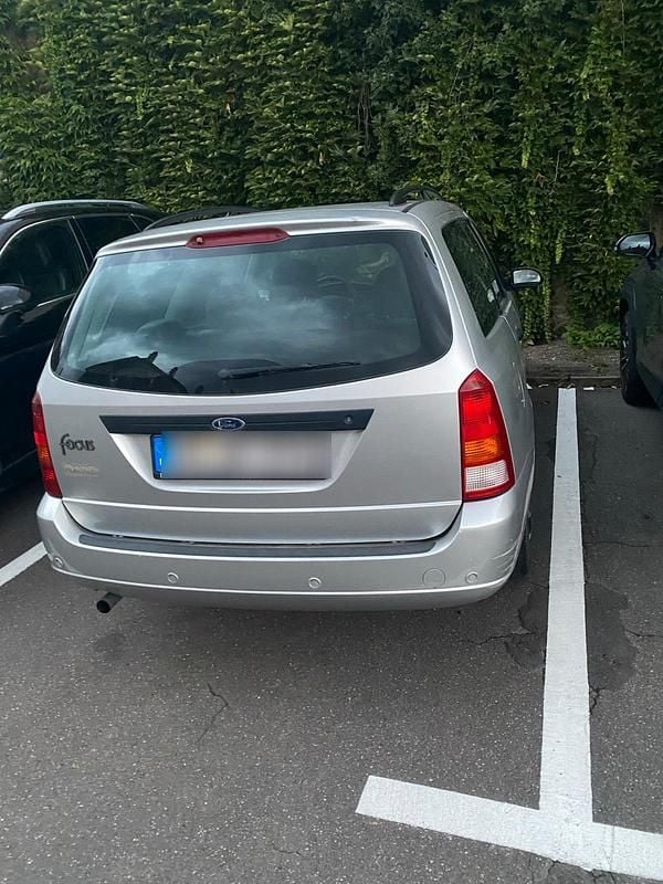 Gebraucht Ford Focus 100 PS (73 kW) 2000 Silber Kombi