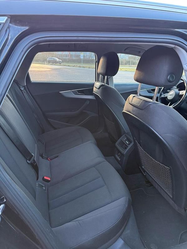 Gebraucht Audi A4 Sport 150 PS (110 kW) 2015 Schwarz Kombi