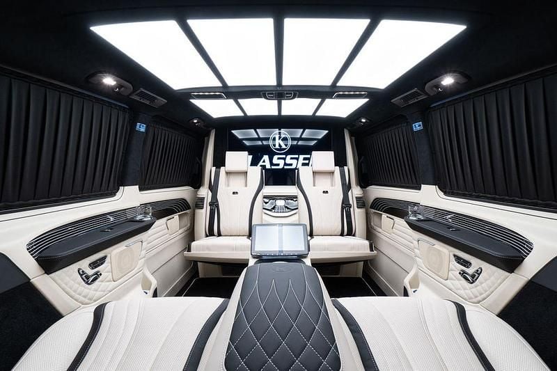 Neu Mercedes V300 Luxury 237 PS (174 kW) 2025 Schwarz Van / Kleinbus