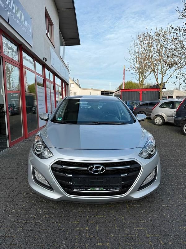 Gebraucht Hyundai i30 101 PS (74 kW) 2016 Grau Kleinwagen