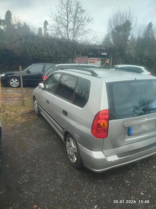 Gebraucht Mitsubishi Space Star 90 PS (66 kW) 2001 Silber Van / Kleinbus