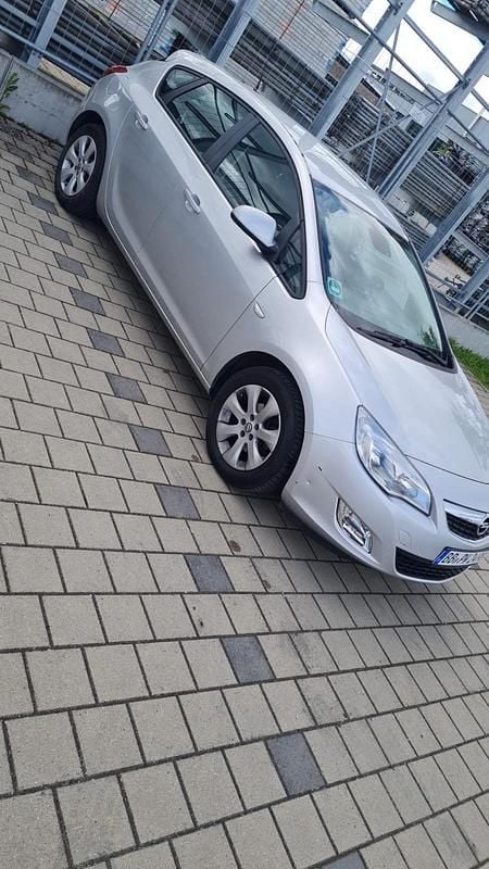 Gebraucht Opel Astra Edition 116 PS (85 kW) 2010 Silber Limousine
