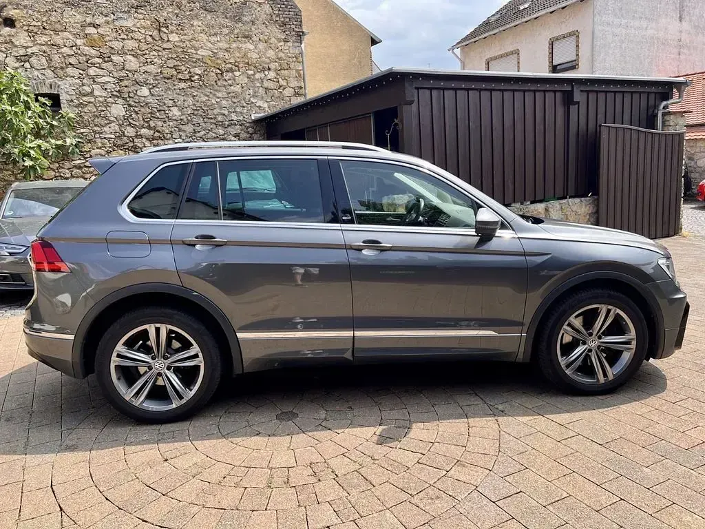 Gebraucht VW Tiguan Sound 179 PS (131 kW) 2017 Grau SUV