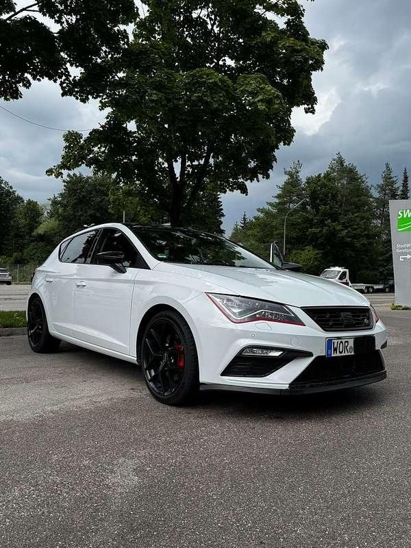Weiß Gebraucht 2017 Seat Leon FR Kleinwagen | 12.300 € (Fairer Preis) - Bild 1/4