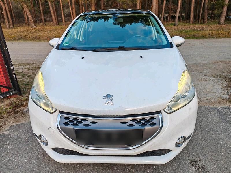 Gebraucht Peugeot 208 68 PS (50 kW) 2012 Weiß Kleinwagen