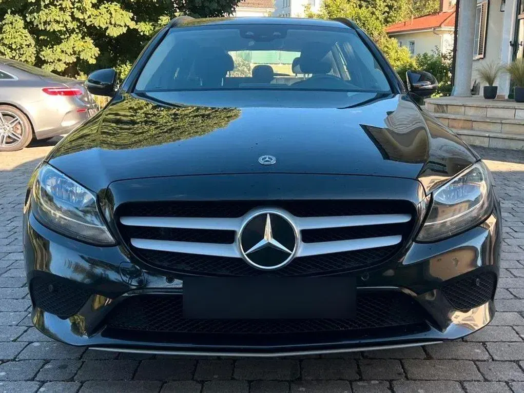 Gebraucht Mercedes C220 194 PS (142 kW) 2021 Schwarz Limousine