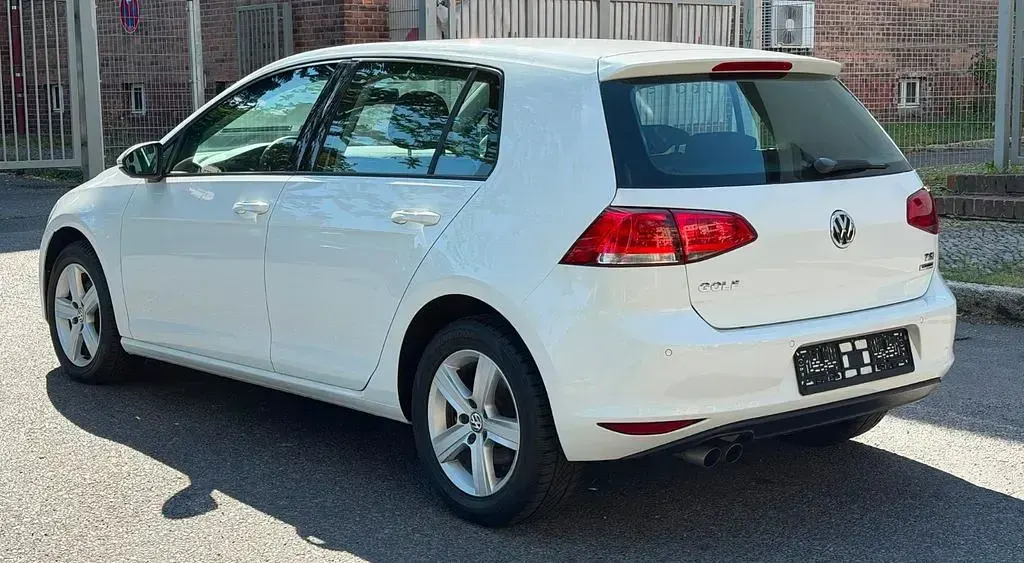 Gebraucht VW Golf VII Comfortline 125 PS (91 kW) 2014 Weiß Limousine