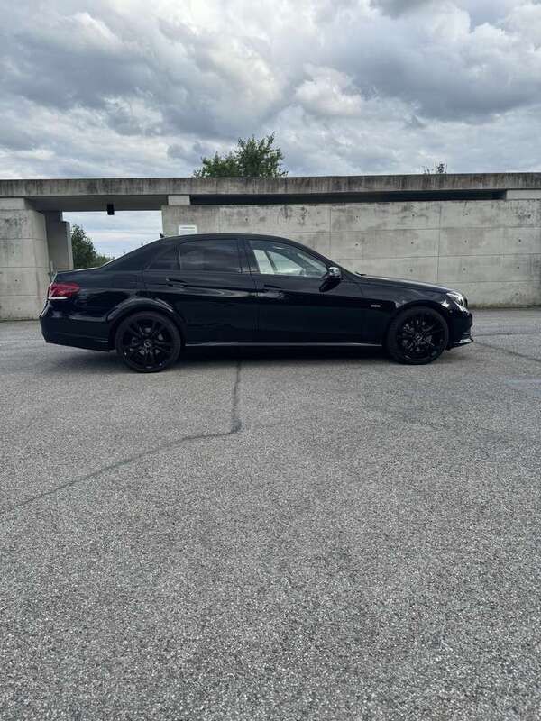 Schwarz Gebraucht 2016 Mercedes E350 Edition Limousine | 18.500 € (Fairer Preis) - Bild 1/4