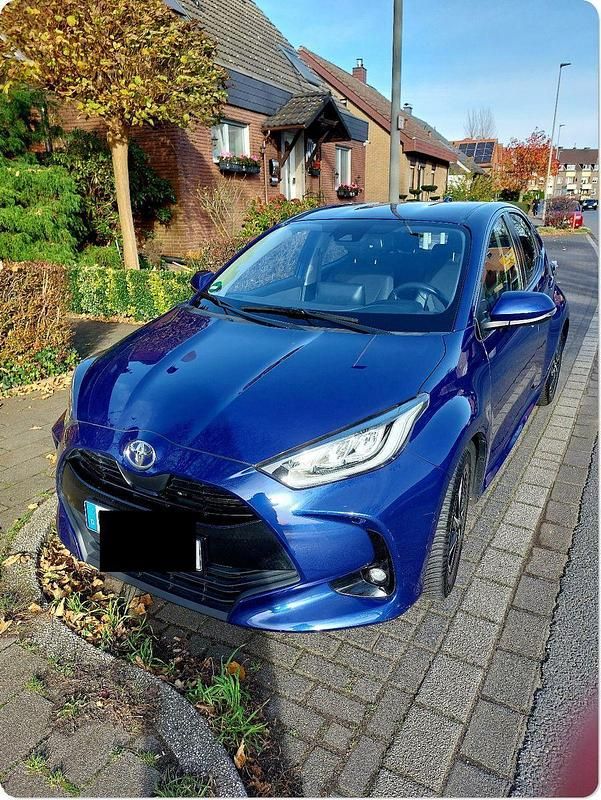 Blau Gebraucht 2021 Toyota Yaris Team Kleinwagen | 14.599 € (Fairer Preis) - Bild 1/4