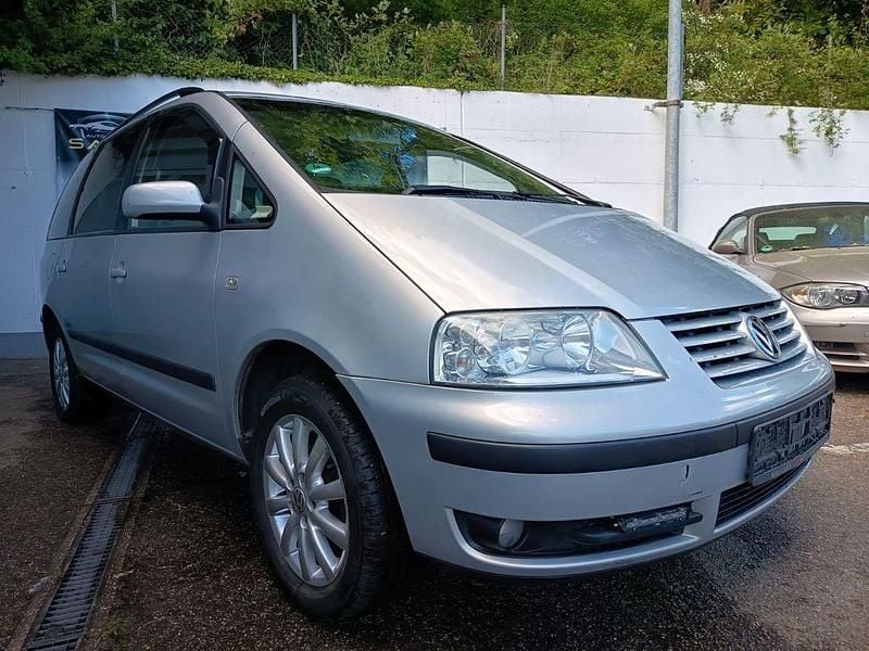 Second-hand VW Sharan 116 CP (85 kW) 2003 Argintiu Monovolum