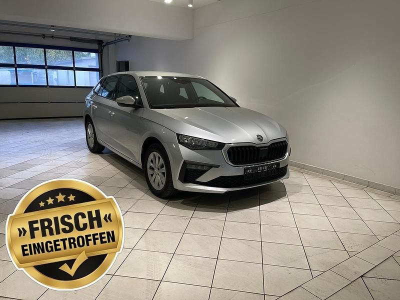 Silber Gebraucht 2024 Skoda Scala Selection Kleinwagen | 21.580 € (Fairer Preis) - Bild 1/1