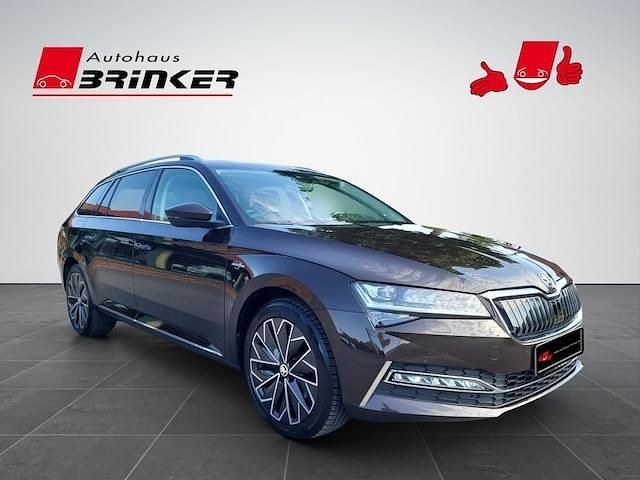 Magneticbraun metallic (metallic) Gebraucht 2020 Skoda Superb Kombi | 24.930 € (Etwas zu teuer) - Bild 1/4