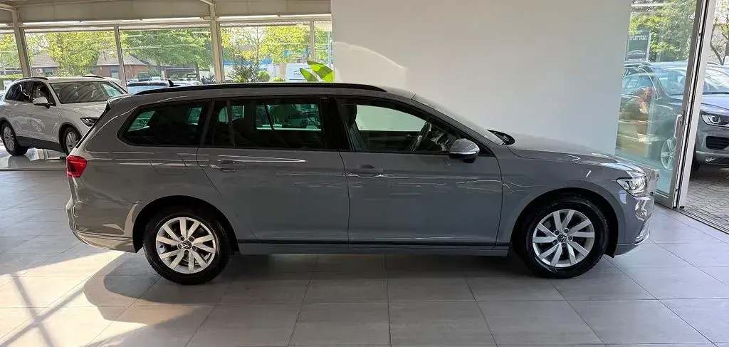 Używany VW Passat 122 KM (89 kW) 2023 Szary Kombi
