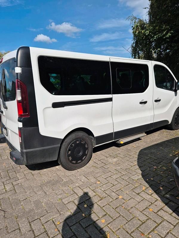 Weiß Gebraucht 2017 Opel Vivaro Van / Kleinbus | 10.500 € (Etwas zu teuer) - Bild 1/4