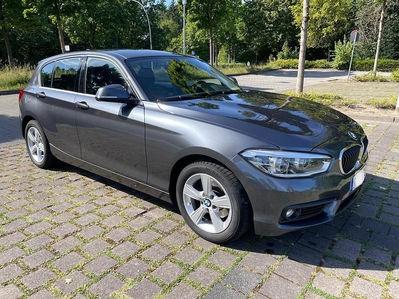 Grau Gebraucht 2018 BMW 120 Urban Line Kleinwagen | 15.500 € (Guter Preis) - Bild 1/4