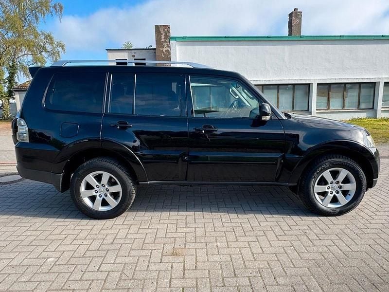 Gebraucht Mitsubishi Pajero Intense 170 PS (125 kW) 2007 Schwarz SUV
