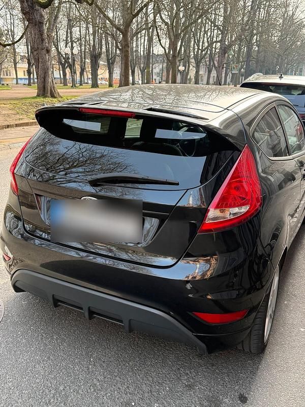 Gebraucht Ford Fiesta 96 PS (70 kW) 2011 Schwarz Kleinwagen