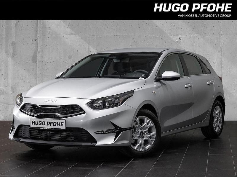 Sparklingsilber metallic Neu 2025 Kia Ceed Vision Limousine | 20.790 € (Fairer Preis) - Bild 1/4