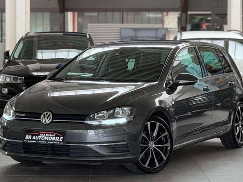 Indiumgrau metallic Gebraucht 2019 VW Golf VII Limousine | 18.490 € (Fairer Preis) - Bild 1/4