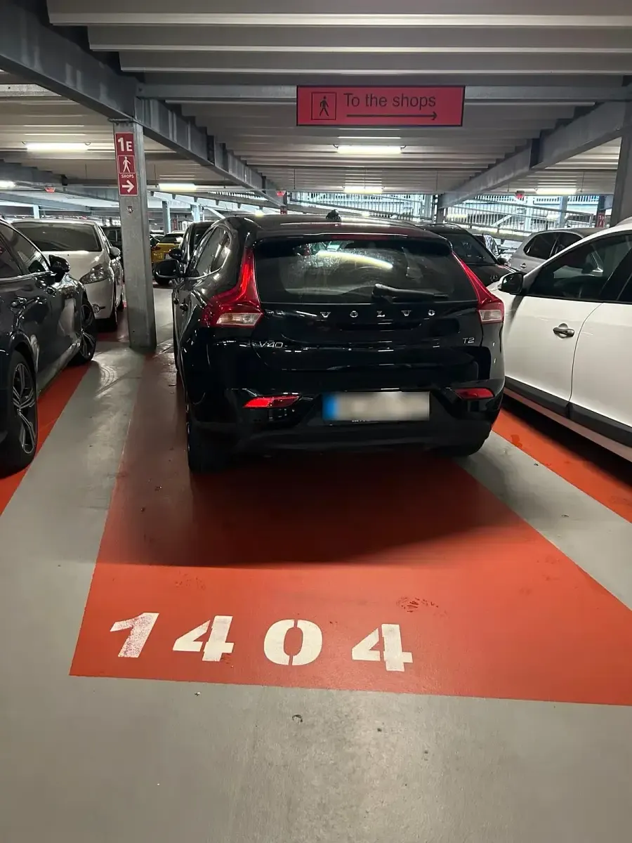 Gebraucht Volvo V40 102 PS (75 kW) 2018 Schwarz Limousine