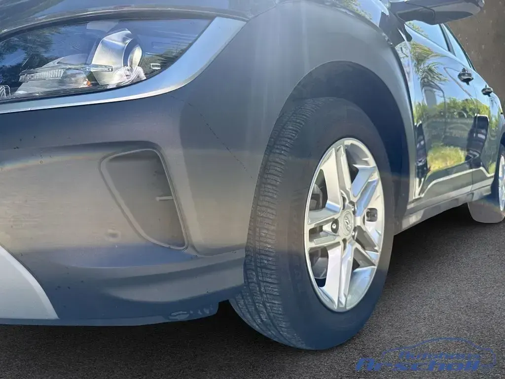 Gebraucht Hyundai Kona Select 120 PS (88 kW) 2023 Grau SUV