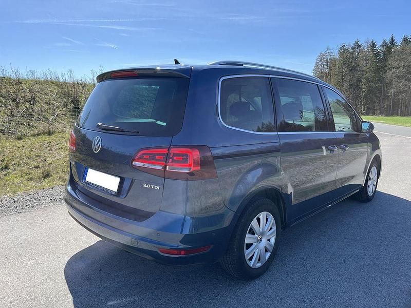 Gebraucht VW Sharan Comfortline 150 PS (110 kW) 2017 Blau Van / Kleinbus
