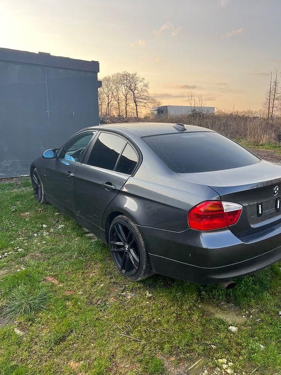 Gebraucht BMW 320 150 PS (110 kW) 2007 Grau Limousine