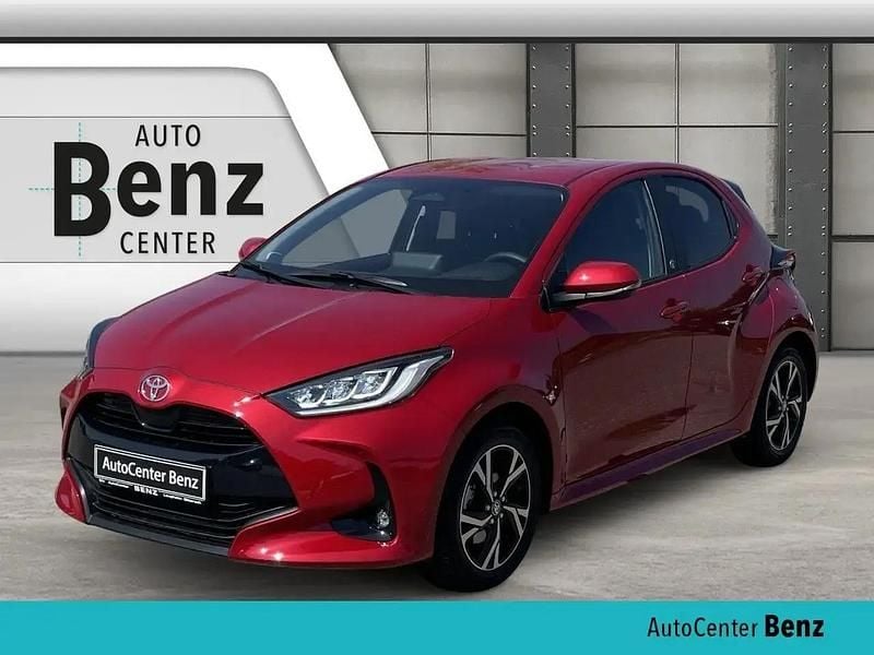 Rot Gebraucht 2024 Toyota Yaris Hybrid Team Kleinwagen | 21.990 € (Guter Preis) - Bild 1/4