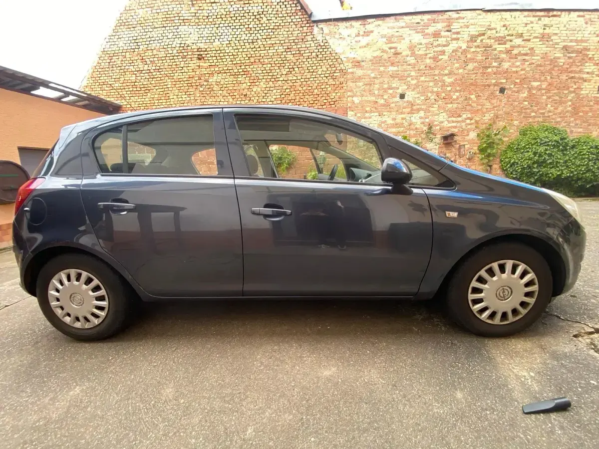 Usado Opel Corsa 80 HP (58 kW) 2009 Azul Citadino