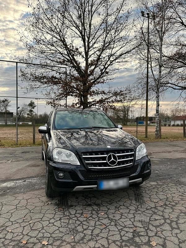 Gebraucht Mercedes ML320 224 PS (164 kW) 2008 Schwarz SUV