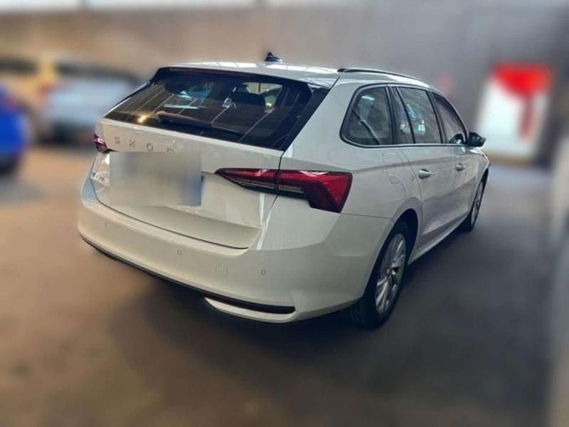 Gebraucht Skoda Octavia Selection 150 PS (110 kW) 2024 Moonweißmetallic Kombi