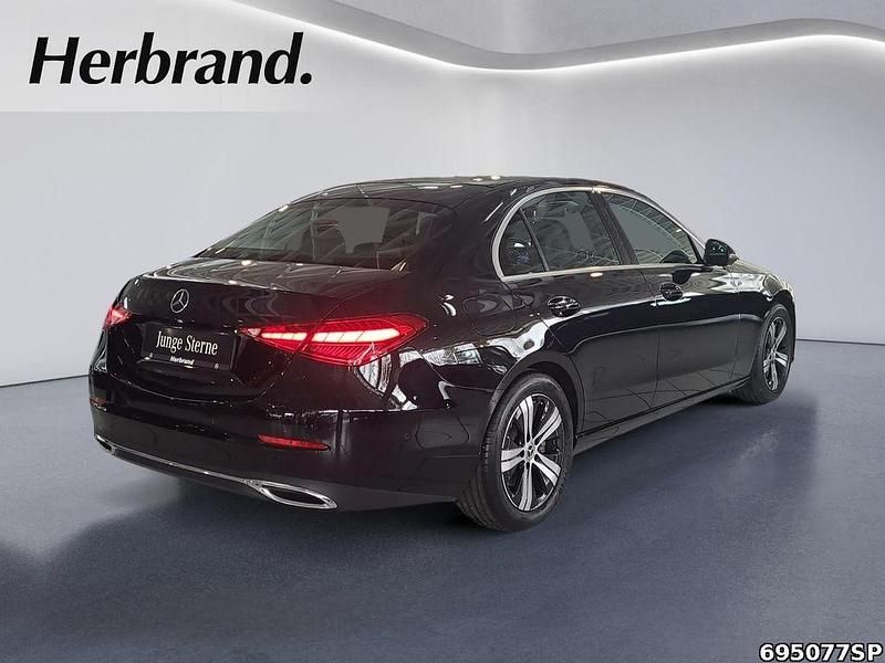Gebraucht Mercedes C180 Avantgarde 170 PS (125 kW) 2024 Metalliclack obsidianschwarz m Limousine