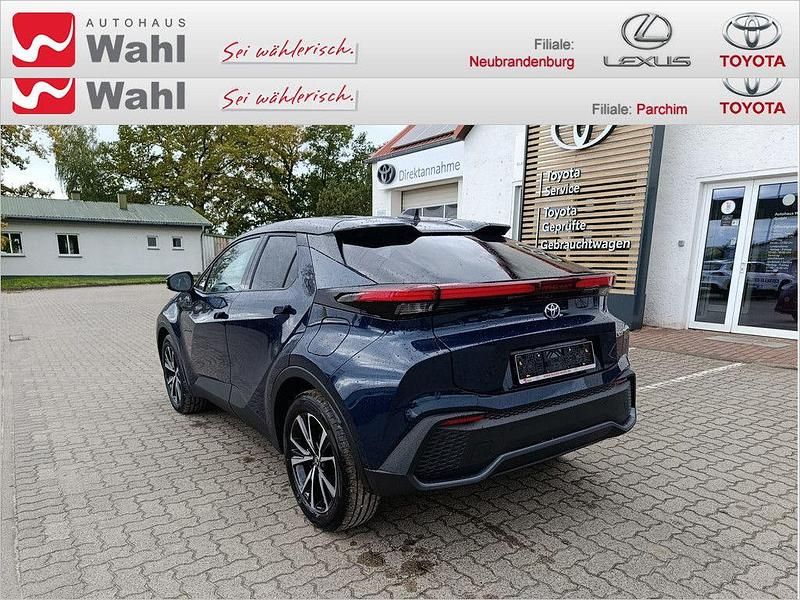 Neu Toyota C-HR 140 PS (102 kW) 2025 Blau SUV