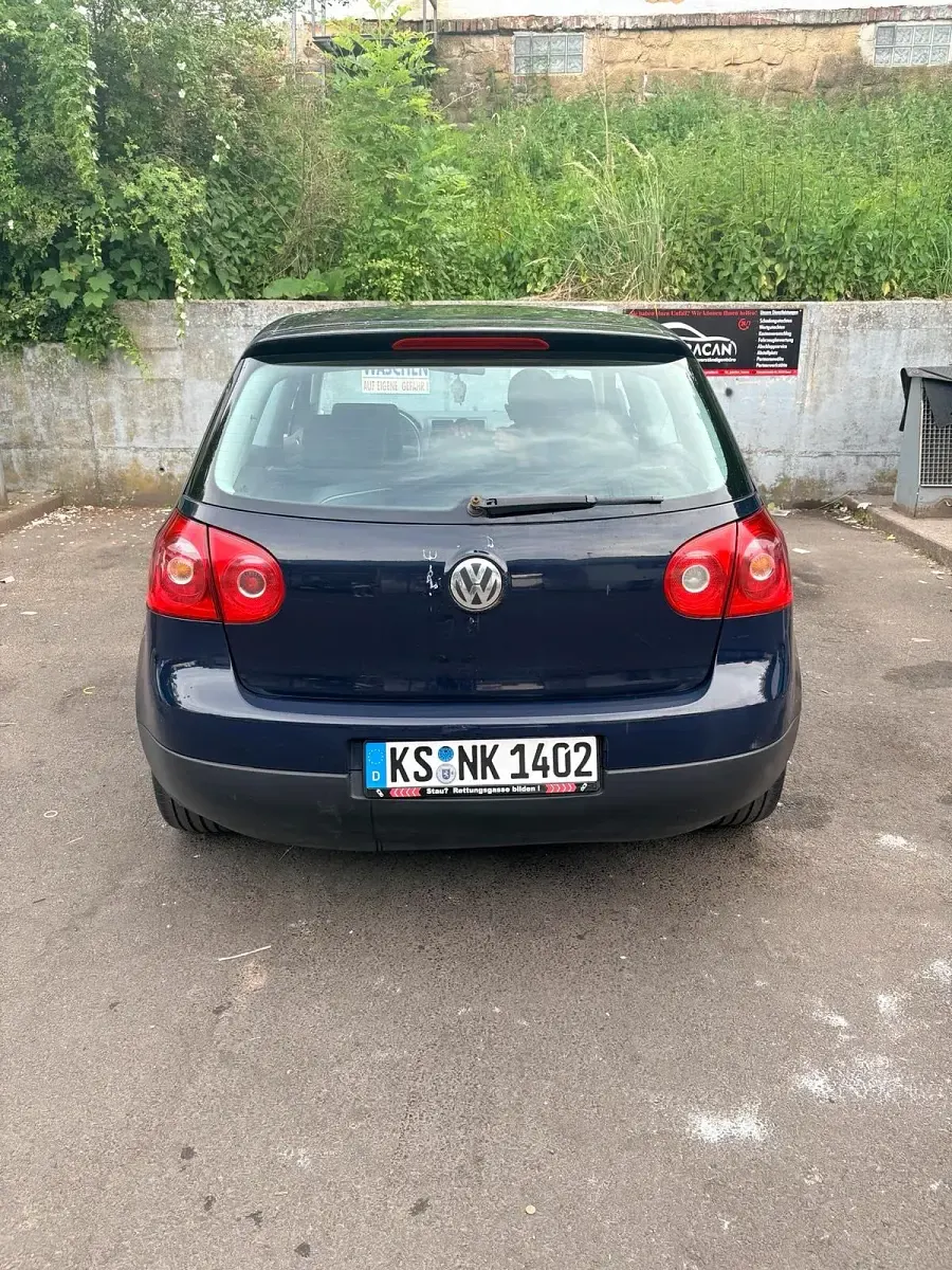 Gebraucht VW Golf V 104 PS (76 kW) 2004 Blau Kleinwagen