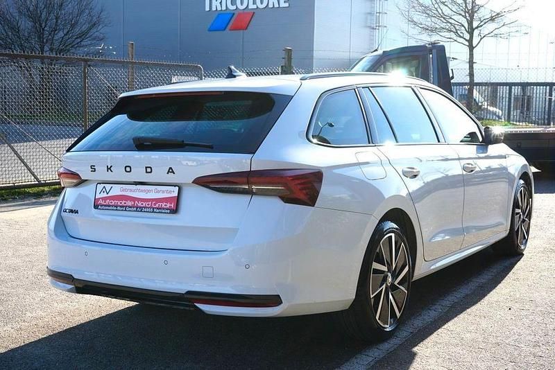 Gebraucht Skoda Octavia SportLine 150 PS (110 kW) 2024 Moon weiß metallic Kombi