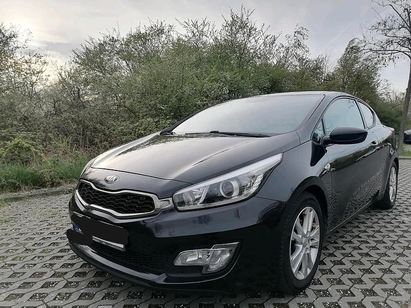 Gebraucht Kia Ceed 135 PS (99 kW) 2014 Schwarz Kleinwagen