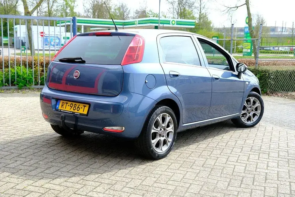 Gebraucht Fiat Punto Evo 101 PS (74 kW) 2018 Blau Kleinwagen