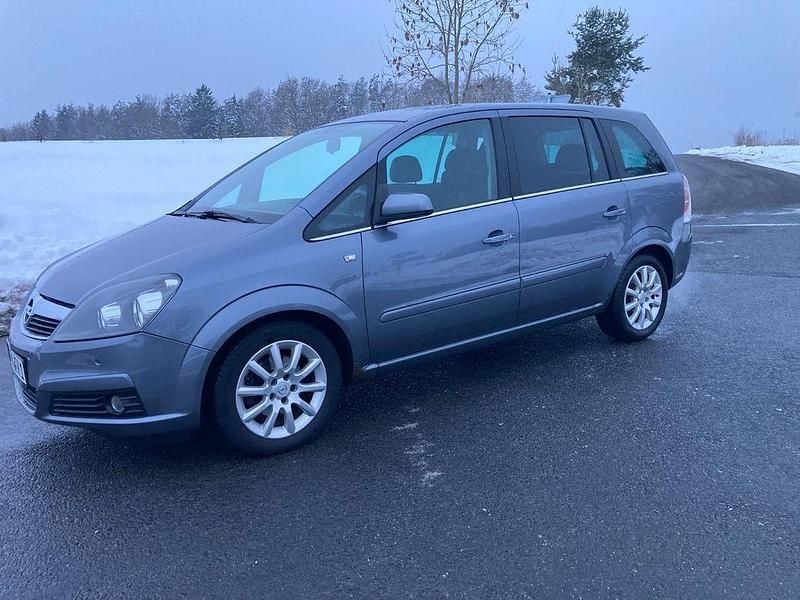 Grau Gebraucht 2005 Opel Zafira Van / Kleinbus | 2.800 € (Fairer Preis) - Bild 1/4
