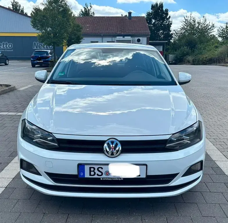 Gebraucht VW Polo Trendline 65 PS (47 kW) 2018 Weiß Kleinwagen