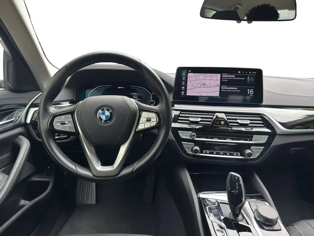 Gebraucht BMW 545e Luxury Line 394 PS (289 kW) 2021 Weiß Limousine