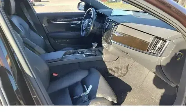 Second-hand Volvo V90 Momentum 190 CP (139 kW) 2019 Maro Break