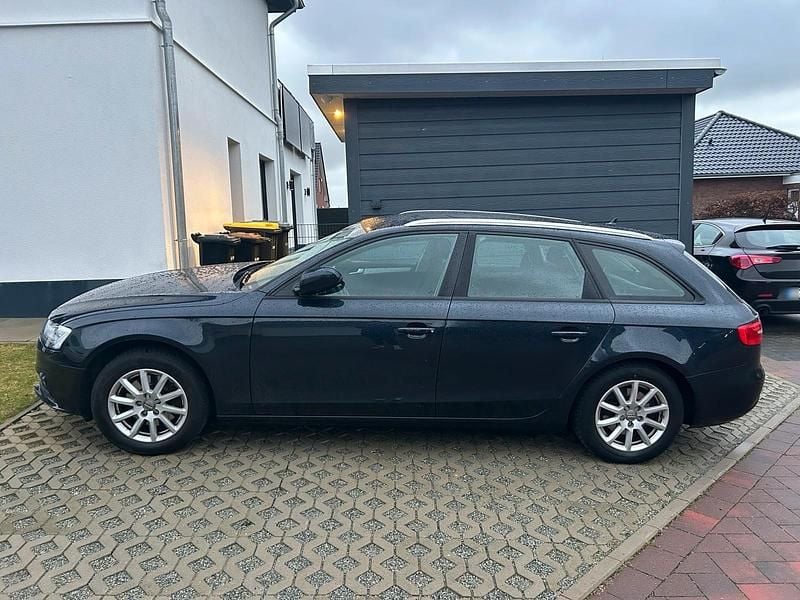 Gebraucht Audi A4 Attraction 150 PS (110 kW) 2015 Blau Kombi